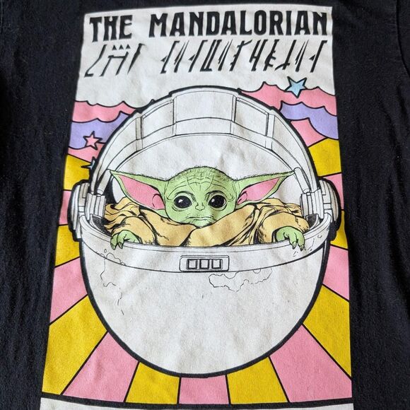 Gildan Baby Grogu Yoda Mandalorian Disney Star Wars Black T-shirt - Picture 2 of 8